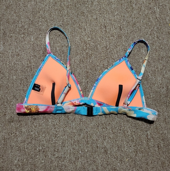 Triangl Medium Baiting Suit Top - Picture 2 of 4